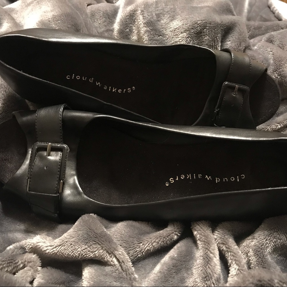 11W Peep Toe Buckle Pump